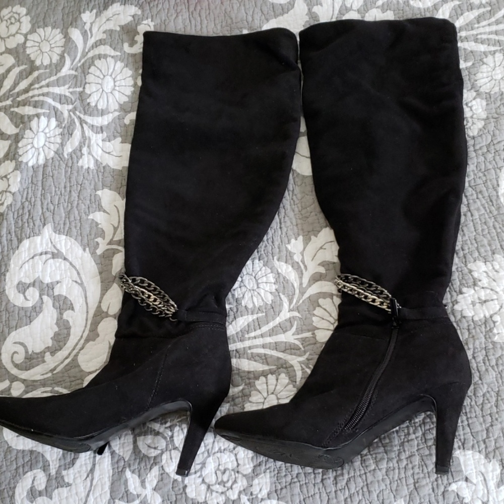 Size 8m Velvet Heart thigh high boots
